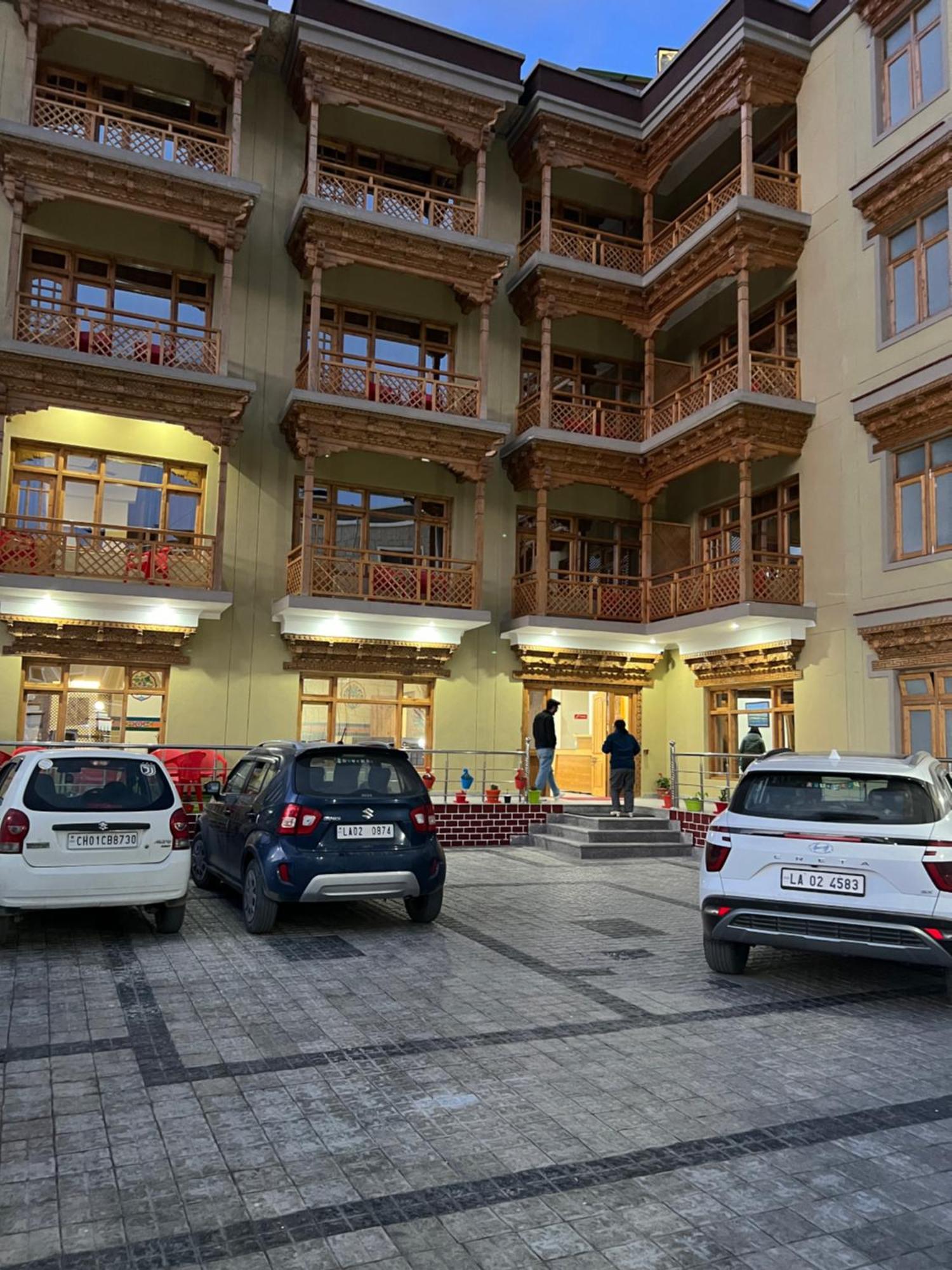 The Nangsay Hotel Leh Extérieur photo