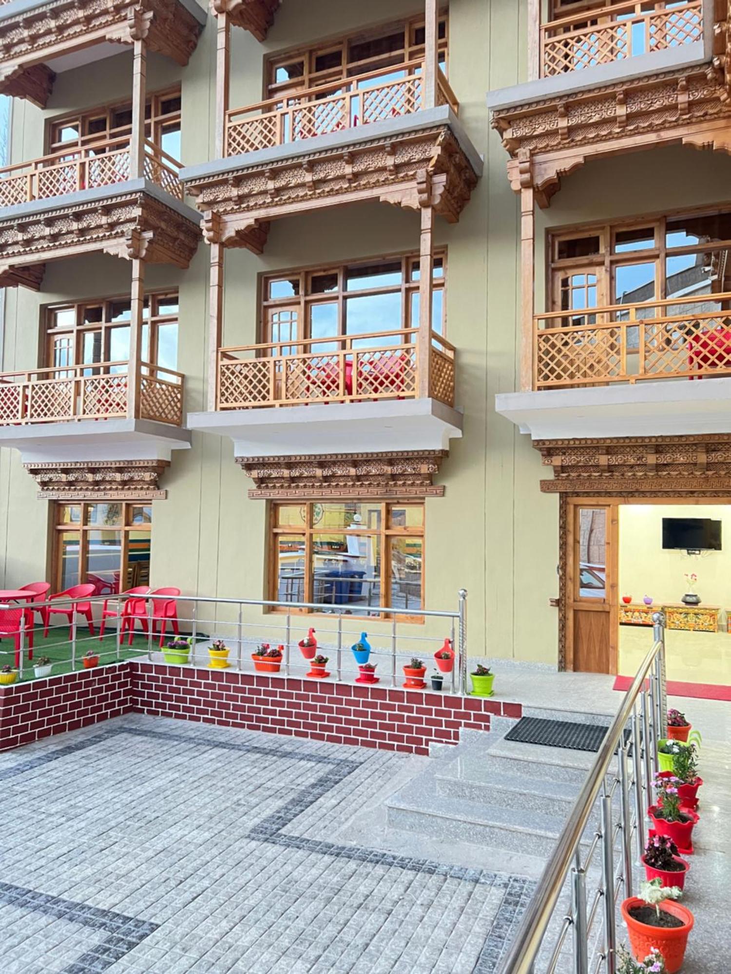 The Nangsay Hotel Leh Extérieur photo
