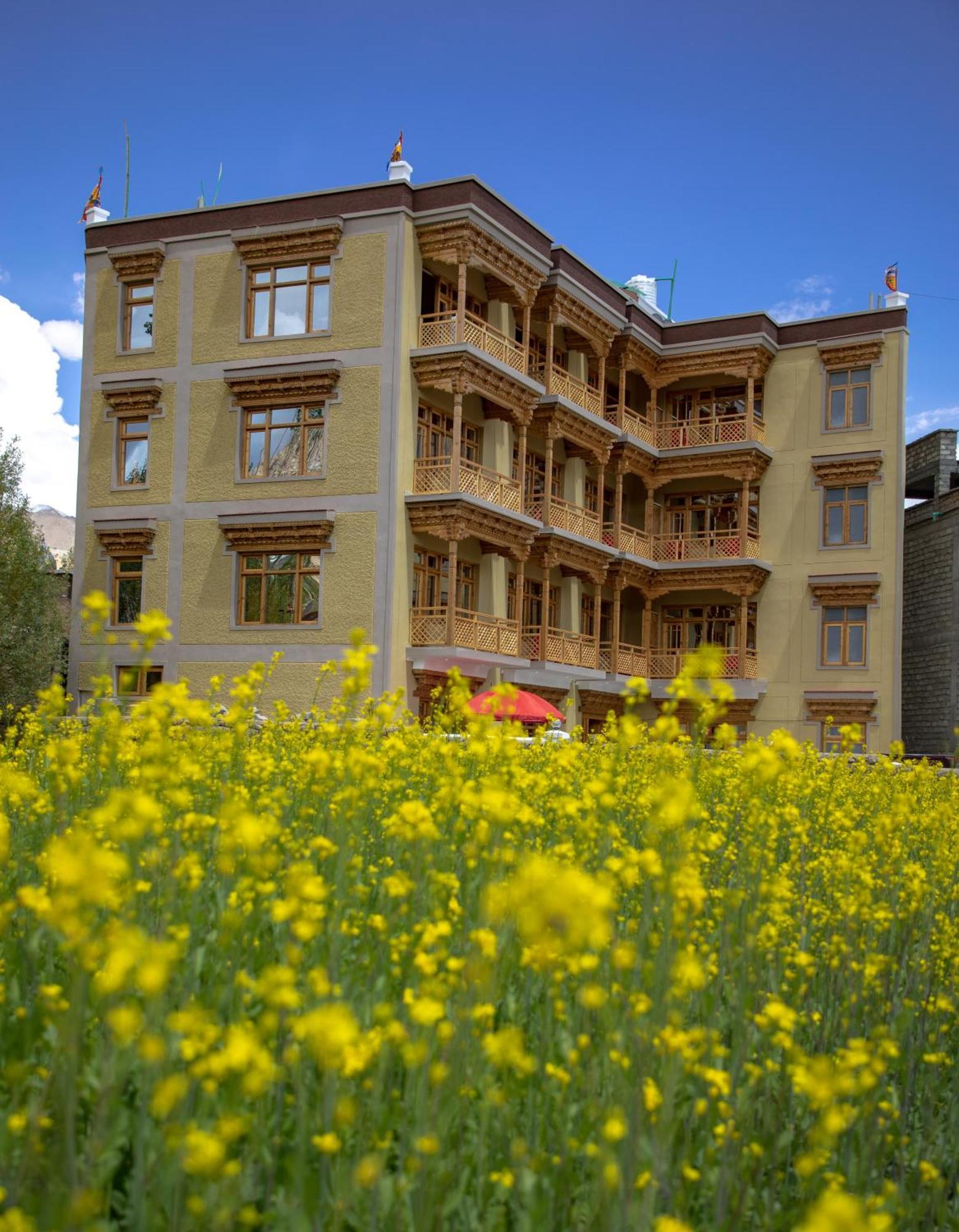 The Nangsay Hotel Leh Extérieur photo